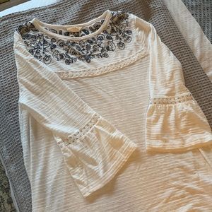 Style & Co Med white top with blue embroidery